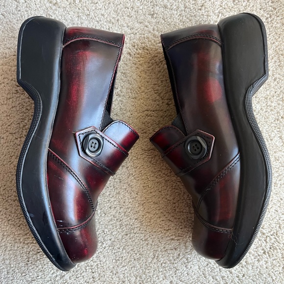 Dansko Red Marble Clog Button Mule EU38 US8 - Picture 3 of 6